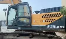 للبيع حفار هونداي 305 موديل 2013