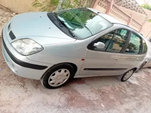سيارة رينو